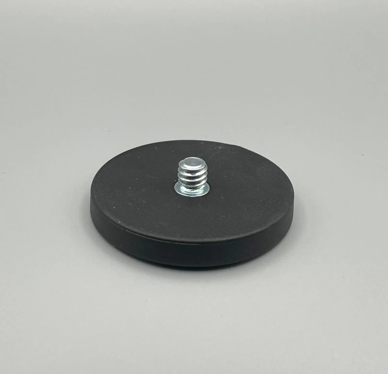 Magnetic mount adapter for quick RoboDot deployment on ferrous surfaces