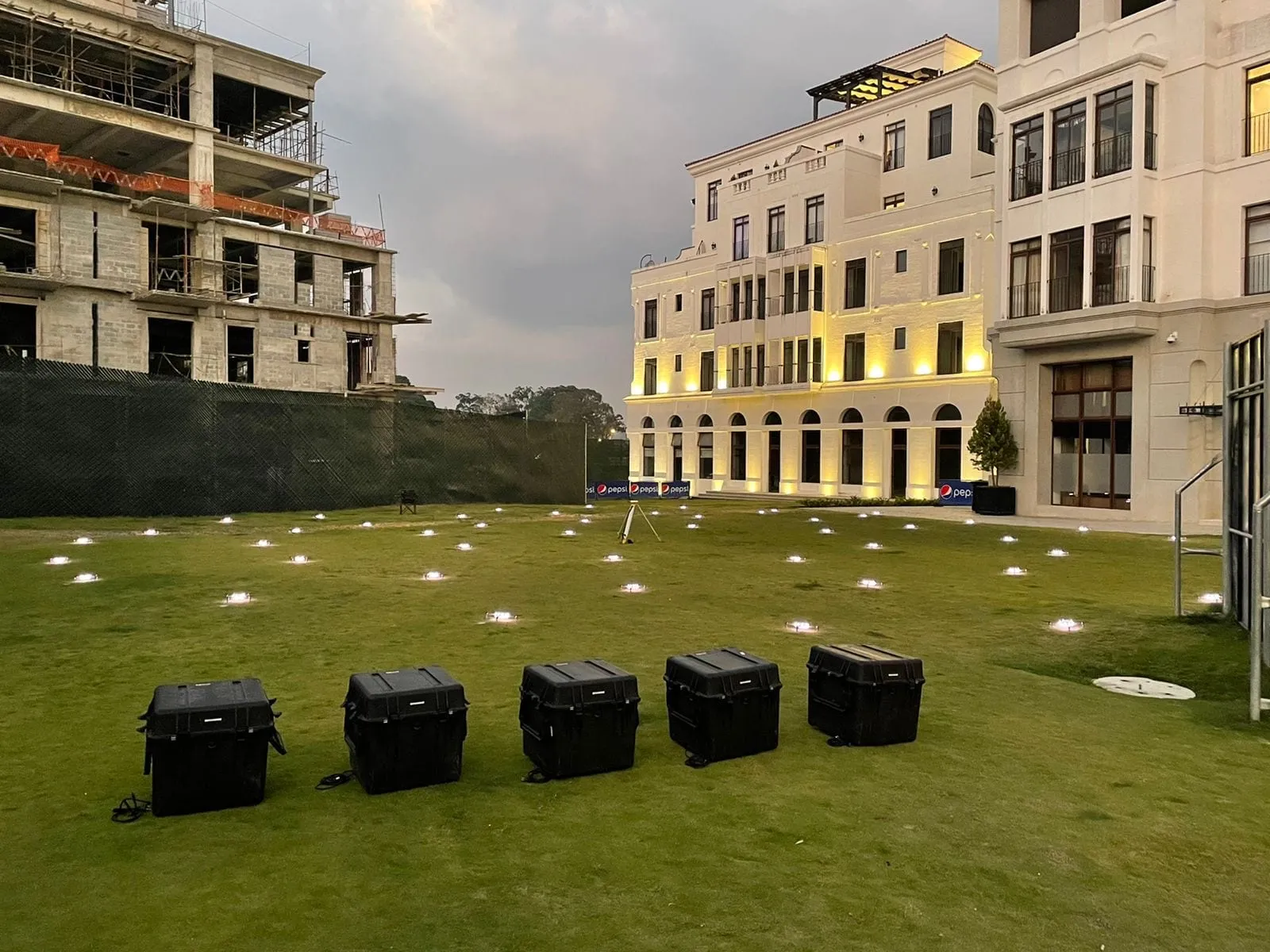 Portable and transportable drone light show kit in 20-inch cube cases